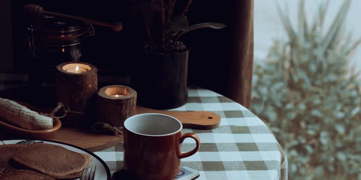 Nie jedz byle jak: o rytmie, uważności i modlitwie przed posiłkiem.